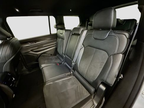 Used 2024 Jeep Grand Cherokee L Altitude image 28