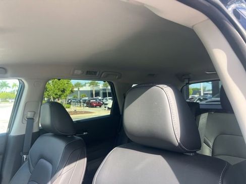 Used 2025 Nissan Pathfinder SL w/ Black Appearance Package image 26