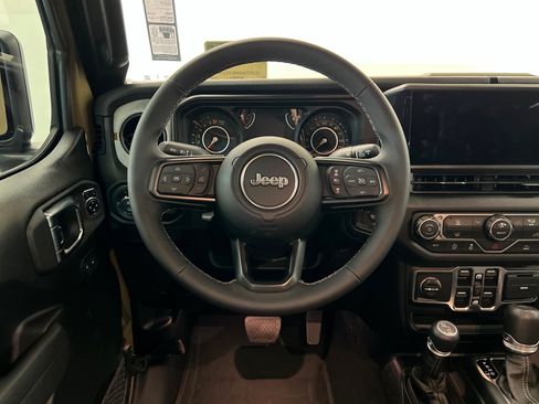 New 2025 Jeep Gladiator Sport AWD/4WD image 12