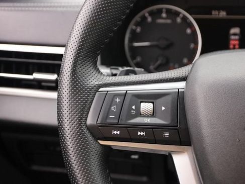 Used 2025 Mitsubishi Outlander AWD image 12