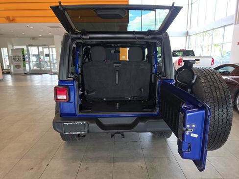 Used 2020 Jeep Wrangler Sport AWD/4WD image 31