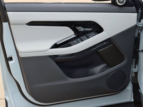 Used 2026 Land Rover Range Rover Evoque S image 11
