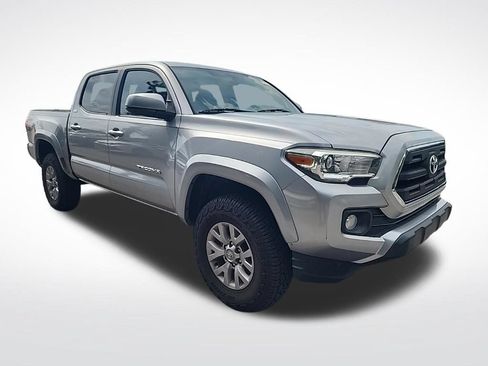 Used 2017 Toyota Tacoma SR5 w/ SR5 Appearance Package (SM) RWD image 3