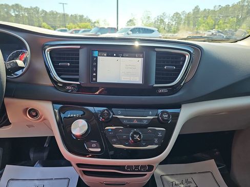 Used 2023 Chrysler Voyager LX image 25