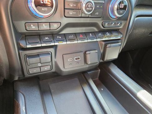 Used 2022 GMC Sierra 1500 SLT w/ SLT Premium Plus Package AWD/4WD image 37