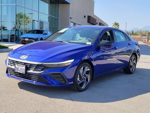 Certified 2025 Hyundai Elantra SEL FWD image 2