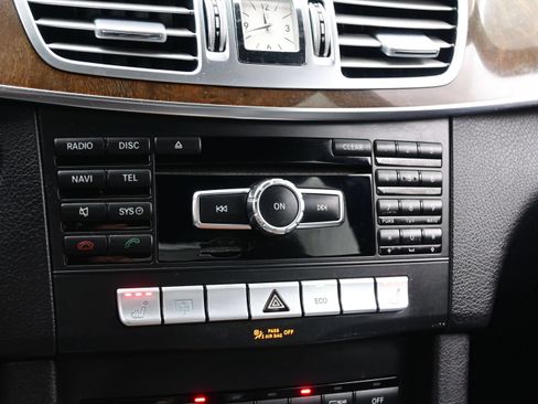 Used 2015 Mercedes-Benz E 350 4MATIC Sedan image 19
