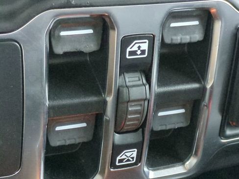 Used 2021 Jeep Wrangler Unlimited Sahara image 27