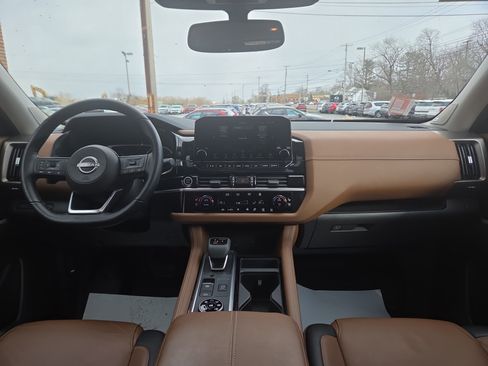 Used 2022 Nissan Pathfinder Platinum w/ Cargo Package image 15