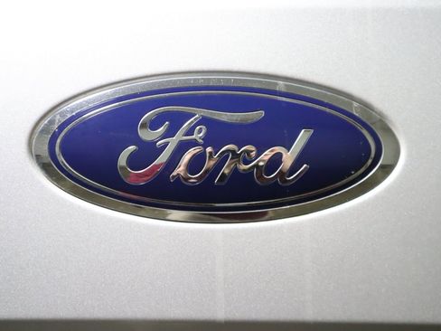 Used 2017 Ford F150 XLT w/ Equipment Group 302A Luxury AWD/4WD image 6