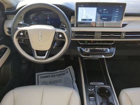 Used 2025 Lincoln Corsair FWD image 38