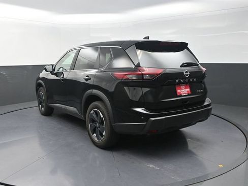 Used 2024 Nissan Rogue SV AWD/4WD image 6