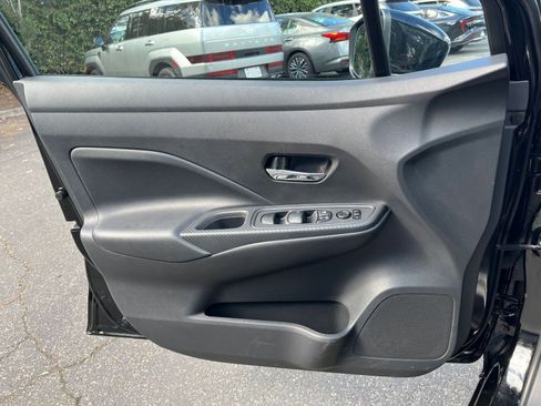 Used 2025 Nissan Versa SV image 18