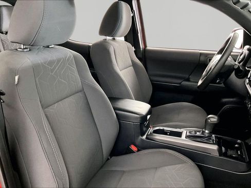 Used 2017 Toyota Tacoma TRD Sport w/ Tow Package (A/T) image 24