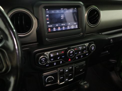 Used 2018 Jeep Wrangler Unlimited Sport S AWD/4WD image 23