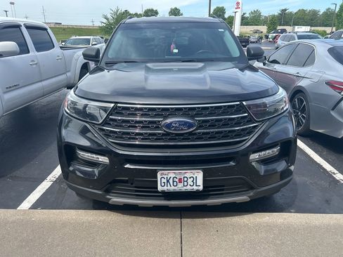 Used 2023 Ford Explorer XLT w/ Equipment Group 202A AWD/4WD image 3