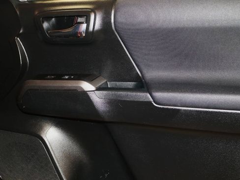 Used 2017 Toyota Tacoma TRD Sport w/ Premium & Technology Package AWD/4WD image 73