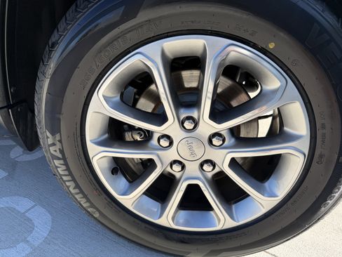 Used 2015 Jeep Grand Cherokee Limited image 32