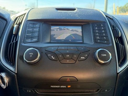 Used 2016 Ford Edge SE image 23