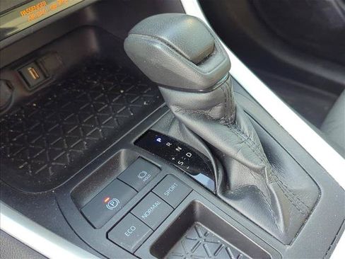 Certified 2022 Toyota RAV4 XLE FWD image 22