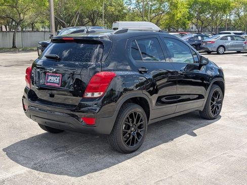 Used 2022 Chevrolet Trax LT w/ Midnight Edition image 5