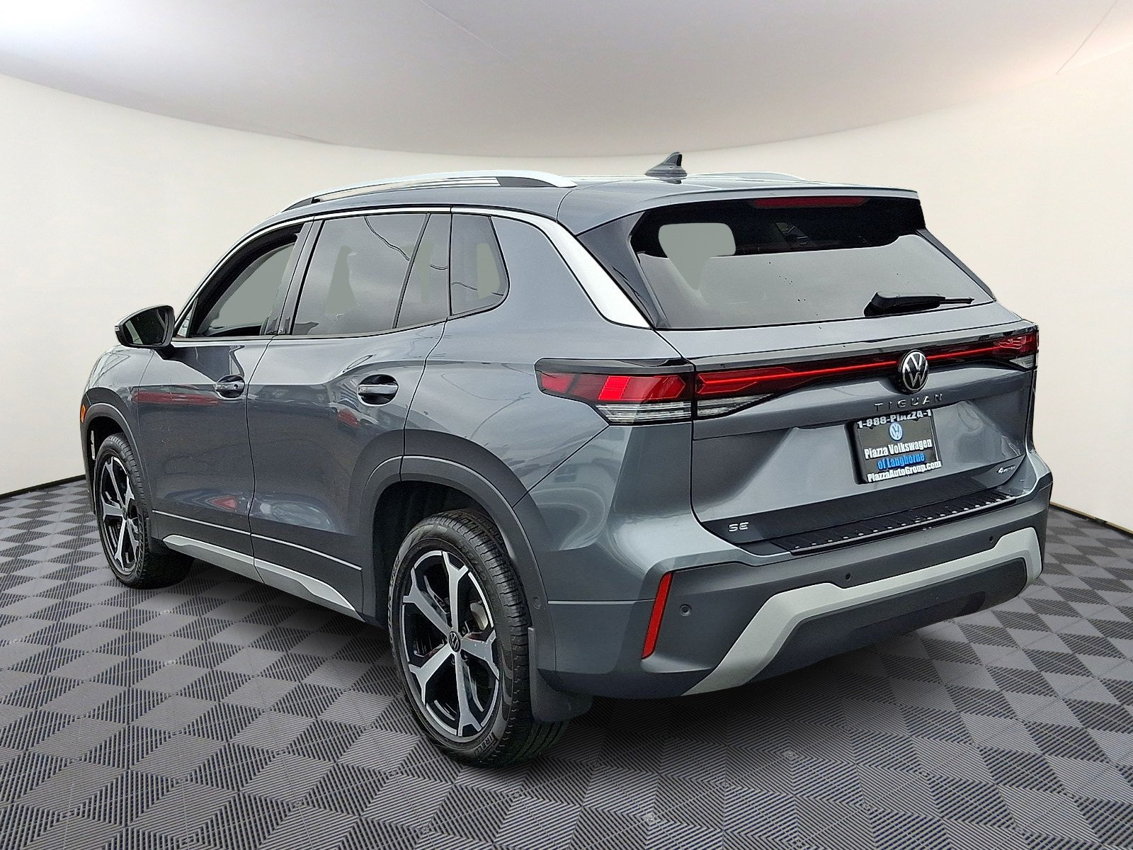 Certified 2026 Volkswagen Tiguan SE AWD/4WD image 5