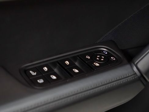 Used 2025 Porsche Cayenne E-Hybrid w/ Premium Package image 23