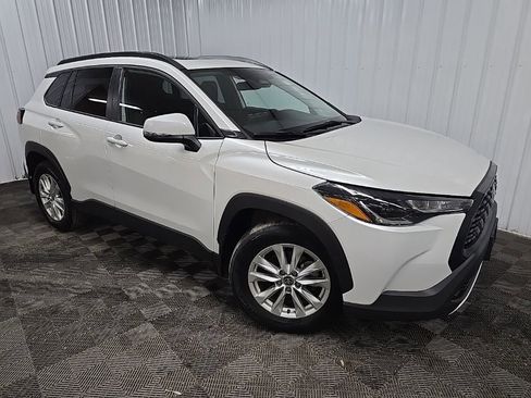 Used 2023 Toyota Corolla Cross LE w/ Moonroof Package AWD/4WD image 7