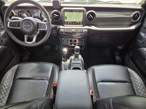 Used 2023 Jeep Gladiator Overland AWD/4WD image 16