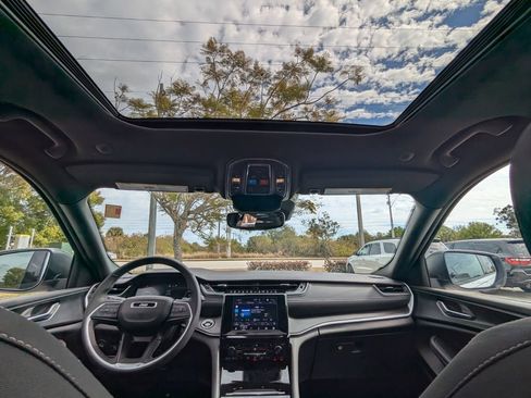 Used 2024 Jeep Grand Cherokee Laredo X w/ Luxury Tech Group I image 20