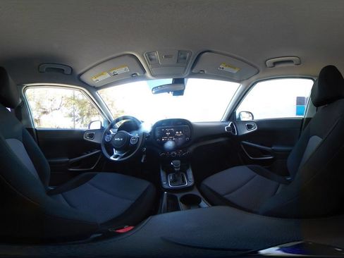 Used 2025 Kia Soul LX w/ LX Technology Package FWD image 40