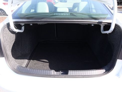 Used 2025 Volkswagen Jetta SE FWD image 7