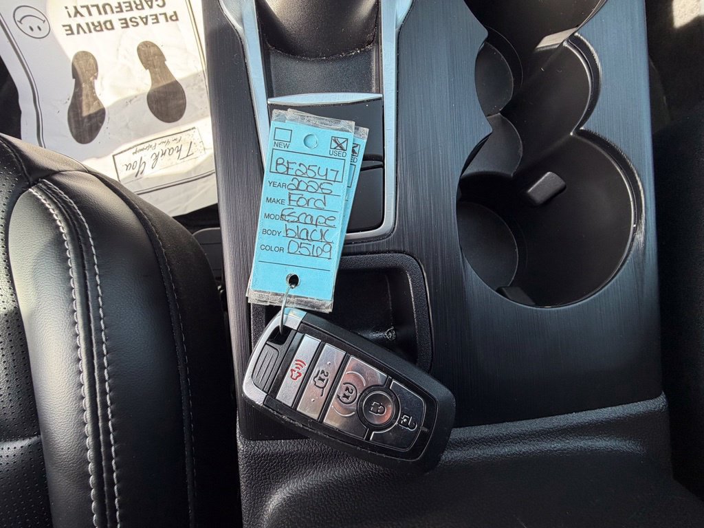 Certified 2025 Ford Escape Platinum AWD/4WD image 26