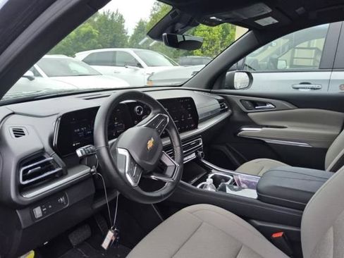 Used 2026 Chevrolet Traverse LT w/ Driver Confidence Package FWD image 8