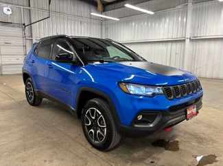 Used 2024 Jeep Compass Trailhawk AWD/4WD video 1