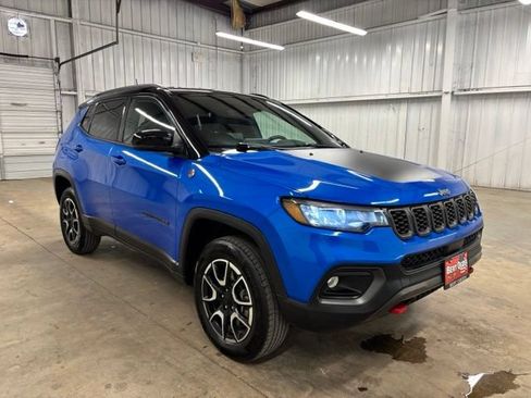Used 2024 Jeep Compass Trailhawk AWD/4WD image 1