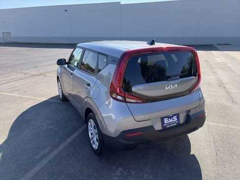Used 2022 Kia Soul LX FWD image 4
