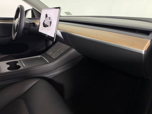 Used 2024 Tesla Model Y Long Range AWD/4WD image 31