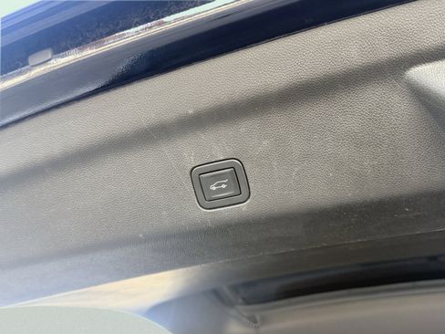 Used 2021 Chevrolet Suburban RST w/ Luxury Package image 10