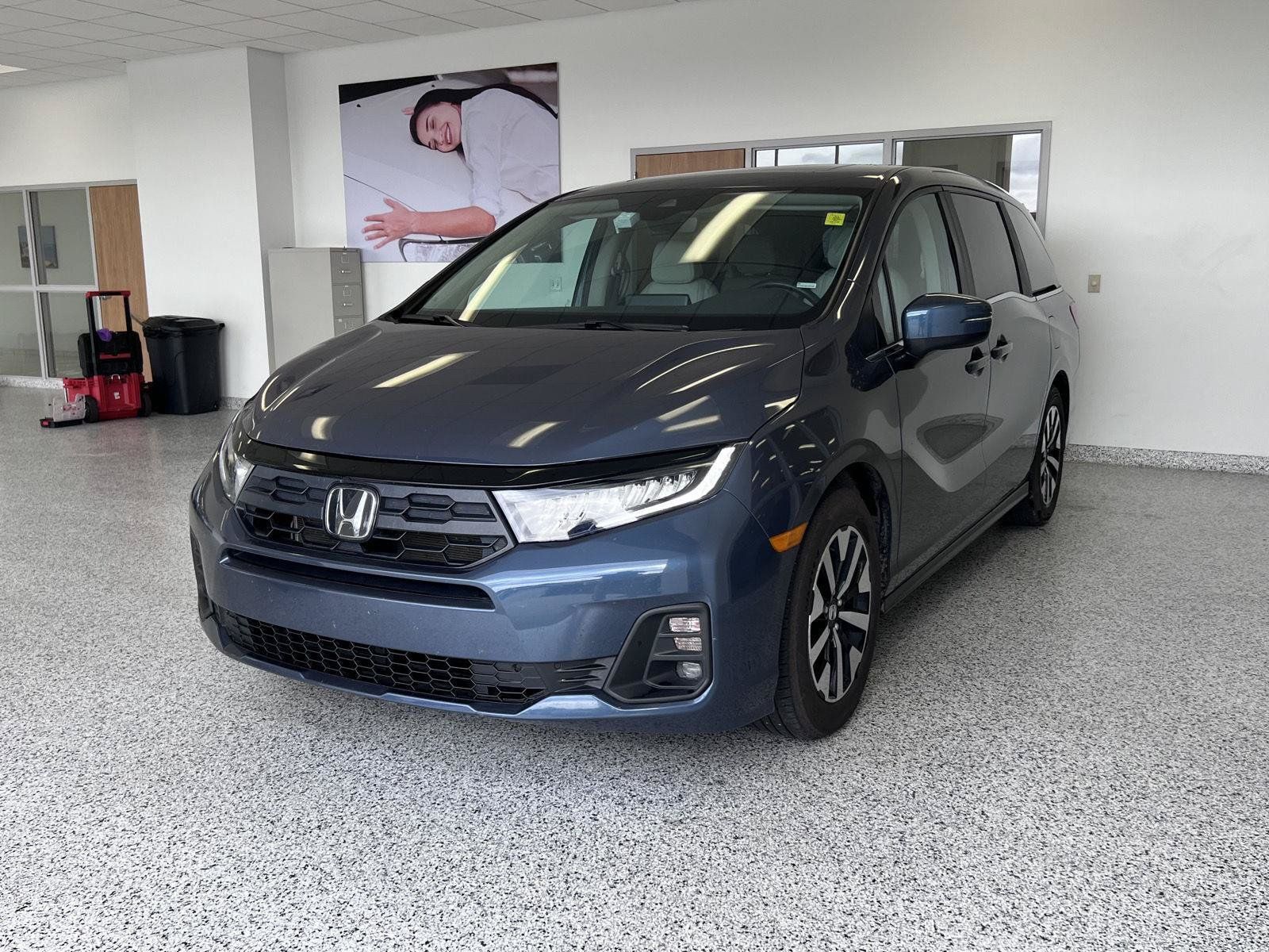 Used 2025 Honda Odyssey EX-L image 3