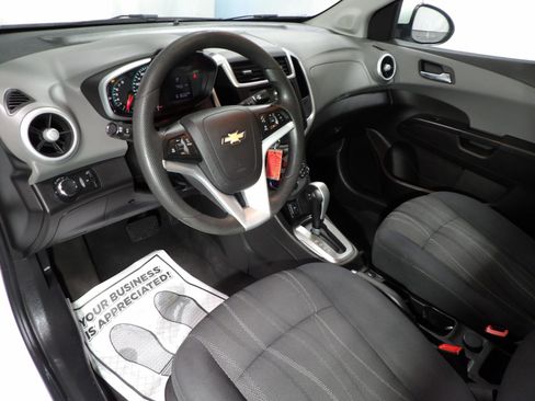 Used 2019 Chevrolet Sonic LT FWD image 10