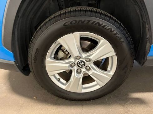 Used 2019 Toyota RAV4 LE w/ Carpet Mat Package AWD/4WD image 28