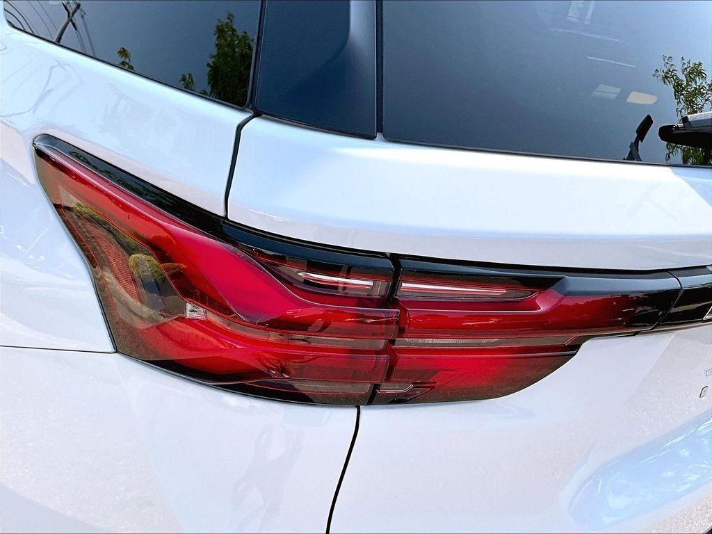 Used 2023 Chevrolet Traverse LT AWD/4WD image 33