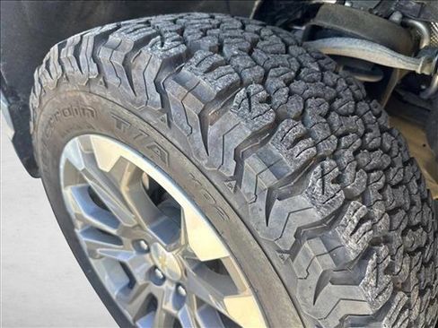 Used 2023 Chevrolet Silverado 1500 High Country w/ Technology Package image 27