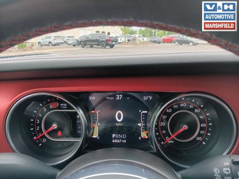 Used 2022 Jeep Wrangler Unlimited Rubicon w/ Cold Weather Group AWD/4WD image 9