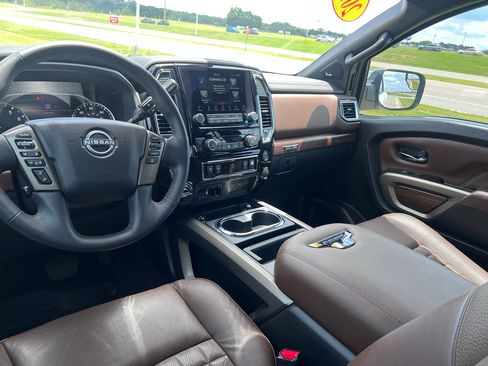 Used 2024 Nissan Titan Platinum Reserve w/ Moonroof Package AWD/4WD image 19