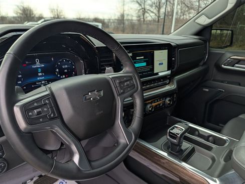 Used 2024 Chevrolet Silverado 1500 LT Trail Boss w/ LT Trail Boss Premium Package image 32