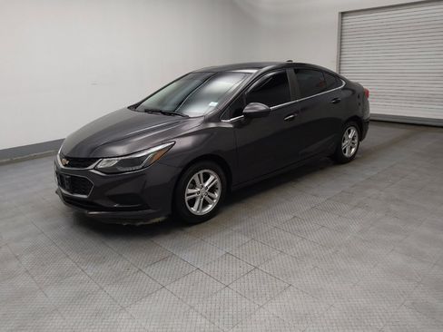 Used 2017 Chevrolet Cruze LT w/ Sun And Sound Package image 2