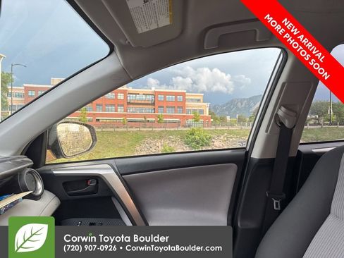 Used 2015 Toyota RAV4 LE AWD/4WD image 11