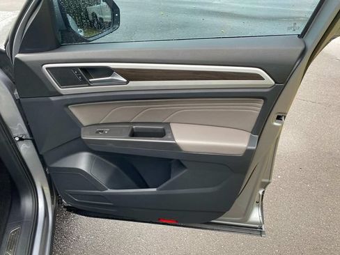 Used 2022 Volkswagen Atlas SE w/ Panoramic Sunroof Package FWD image 37